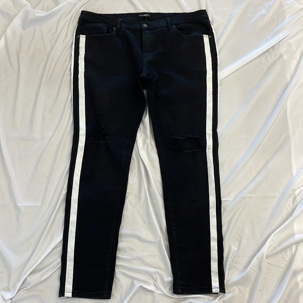 ❌SOLD❌Fashion Nova Carter Side Striped Skinny Jean - Picture 4 of 9